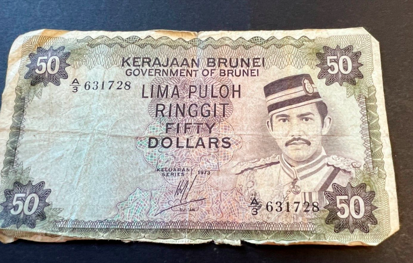Check out what we have live on our Auction Now!! Ending 22/01/23
Brunei Kerajaan Government 50 Ringgit 1973-1986 banknote RARE LOT:2201-897
#rarebanknotes #numismatics #papermoney #bruneiringgit #kerajaangovernment #Collectiblenotes #vintagecurrency