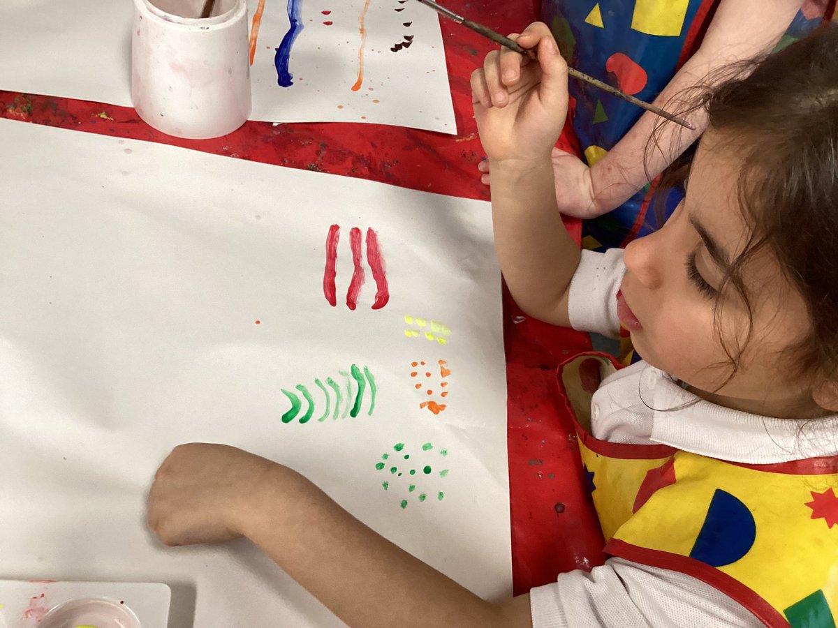 badgers_Y1Y2Stl's tweet image. Butterflies have been exploring different brush strokes by applying different amounts of pressure. Smooth, sweeping, thin and wide strokes are just some of the techniques they have been practising. @stlaws_school #stlart