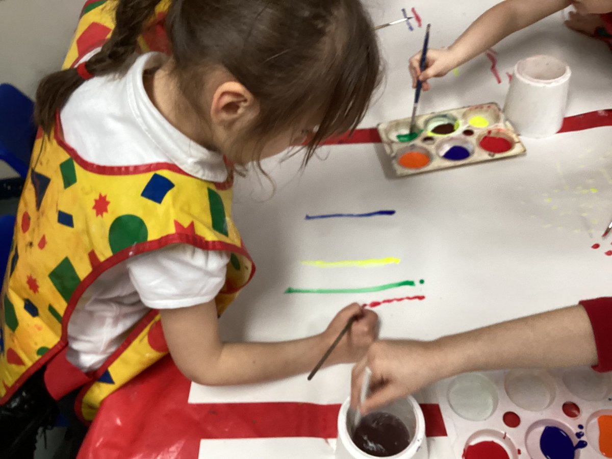 badgers_Y1Y2Stl's tweet image. Butterflies have been exploring different brush strokes by applying different amounts of pressure. Smooth, sweeping, thin and wide strokes are just some of the techniques they have been practising. @stlaws_school #stlart