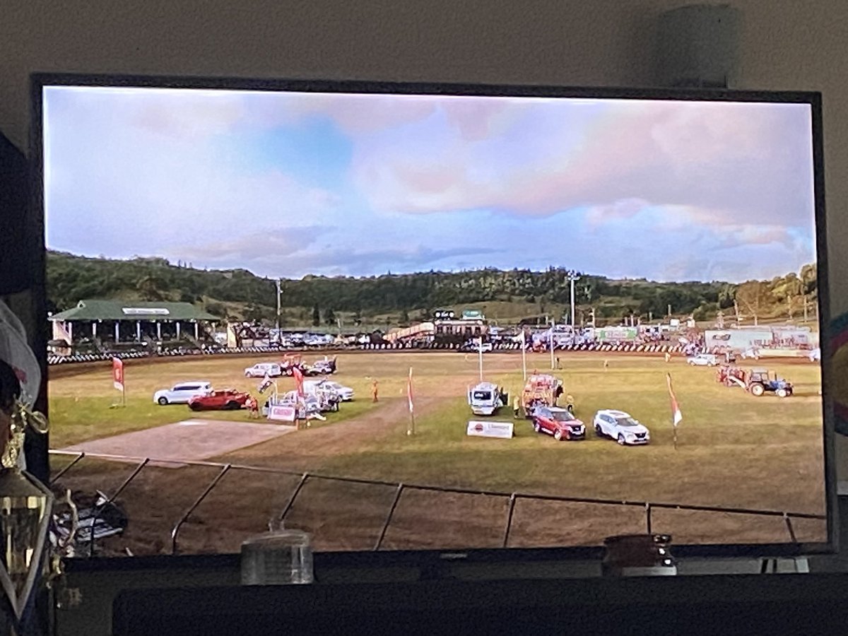 BOSSChassisAU's tweet photo. Watching @LismoreSpeedway on @ClayPerView listening to @WadeAunger and the team https://t.co/O6ggYnBOiA