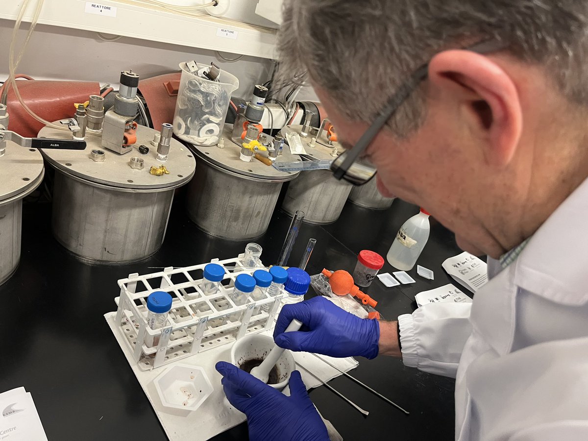 MooresResearch's tweet photo. Amazing day 1 at the @BlueBioCOFUND workshop at @unifg organized by Matteo Francavilla & Dino Patti. Extraction of value added products from seaweed was a part of the deal. Amazing experience! #RealLifeChemistry #blueBiomass π https://t.co/1CCM3mSM6v