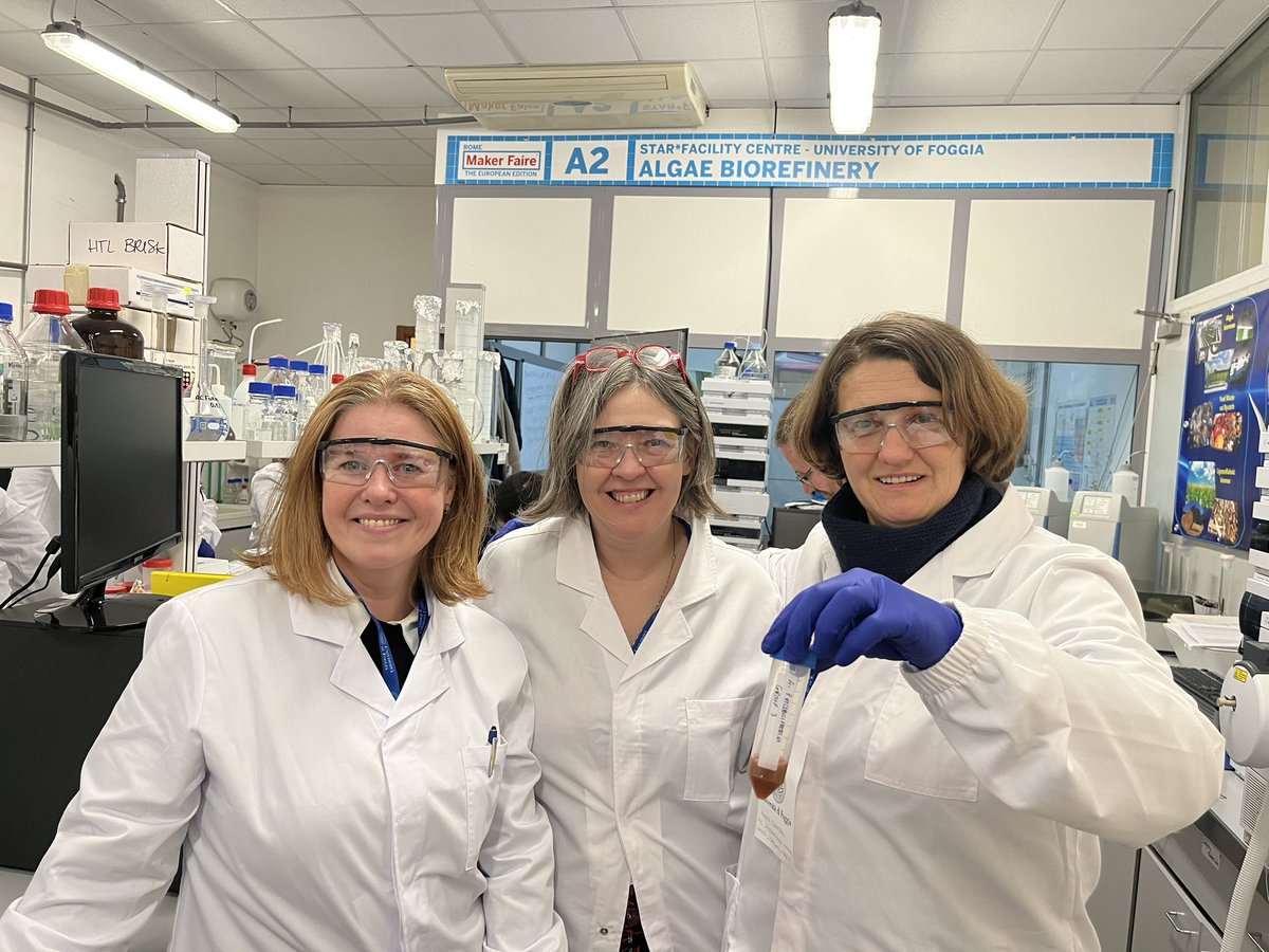 MooresResearch's tweet photo. Amazing day 1 at the @BlueBioCOFUND workshop at @unifg organized by Matteo Francavilla & Dino Patti. Extraction of value added products from seaweed was a part of the deal. Amazing experience! #RealLifeChemistry #blueBiomass π https://t.co/1CCM3mSM6v