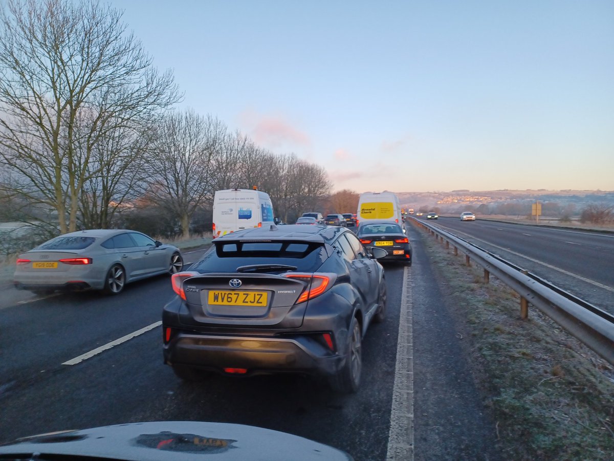 Stuck on the A629 between Keighley and Skipton. Great to see motorists showing care and moving to allow Emergency Services through