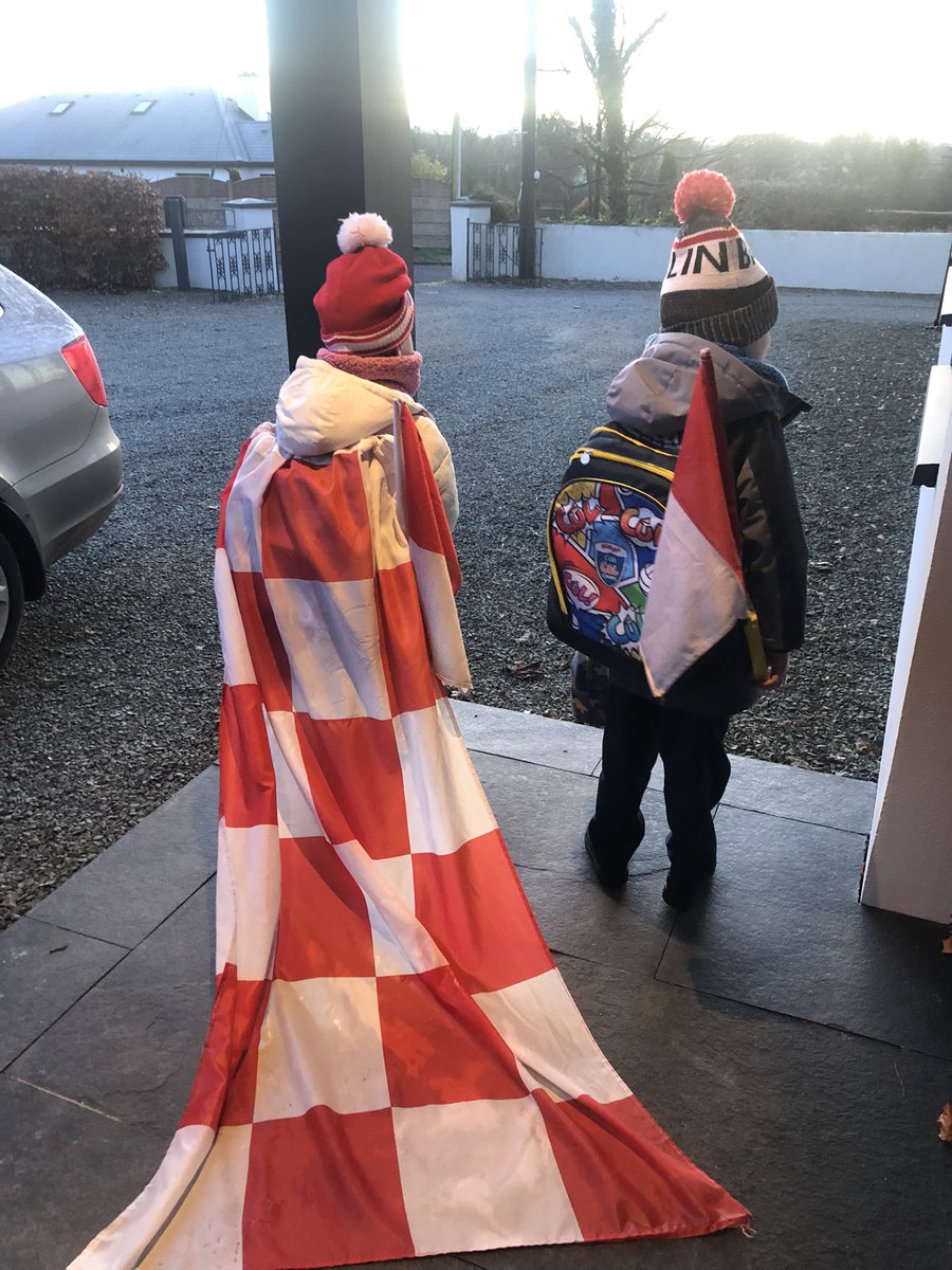 Super excited children waiting for the  <a href="/kilbehennyns/">Kilbehenny NS</a> bus this morning <a href="/Ballygiblingaa/">Ballygiblin GAA</a> <a href="/lodoherty/">liam o doherty</a> <a href="/brianmolan/">Brian Molan</a> <a href="/Ballyboy22/">Fionn Herlihy</a> 🇵🇱🇵🇱🇵🇱