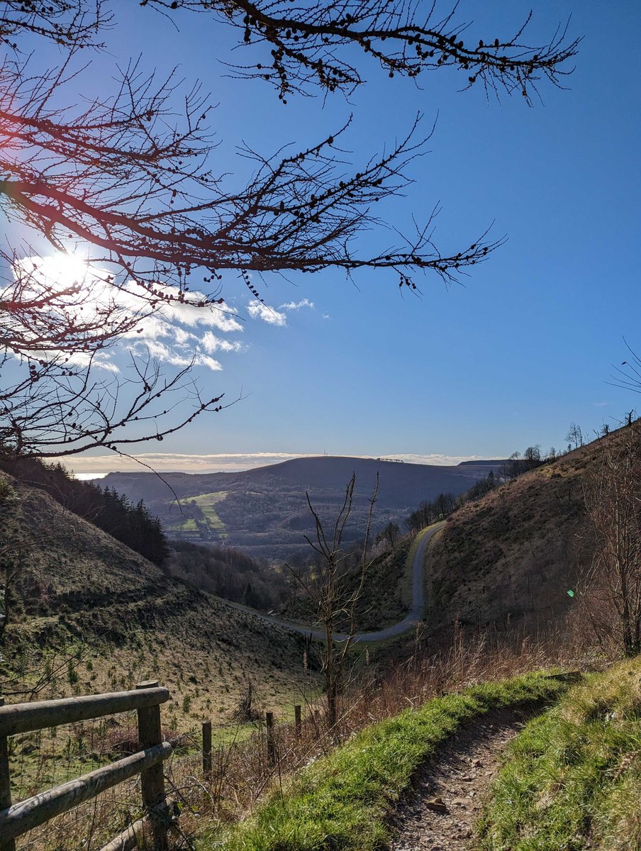 stationrdmktg's tweet photo. Determined to bat away any potential #BlueMonday vibes we stepped away from our screens yesterday to get our serotonin boost out in nature (albeit in some seriously different landscapes)

Help us settle a debate - who had the better view? 👇 https://t.co/FyZo0uvwpK
