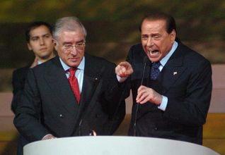 Berlusconi:
Abbiamo sconfitto la mafia... adesso rivoglio tutti i miei soldi!!

@lerciostory