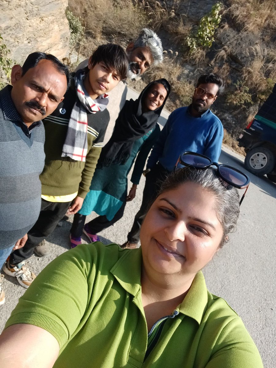 TheDogMother_'s tweet image. Team @SmartSanctuary enroute #Joshimath with Relief packages for animals in need ❤️
Proud of hubby @proudpariahs that despite recovering from his recent heart surgery, he is leading the #AidMission 🙏
Hoping more volunteers join us to serve the community 🐾🐾
#DoYourBit #BeKind