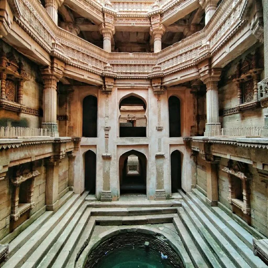 U20India's tweet photo. #Ahmedabad, the First Heritage City of India, is full of architectural marvels. Intricately carved pillars in the Adalaj Stepwell is an excellent portrayal of Solanki Architectural Style.
#G20India  #U20Ahmedabad
@c40cities 
@uclg_org 
@g20org 
@AmdavadAMC 
@NIUA_India https://t.co/q72hNdofaR