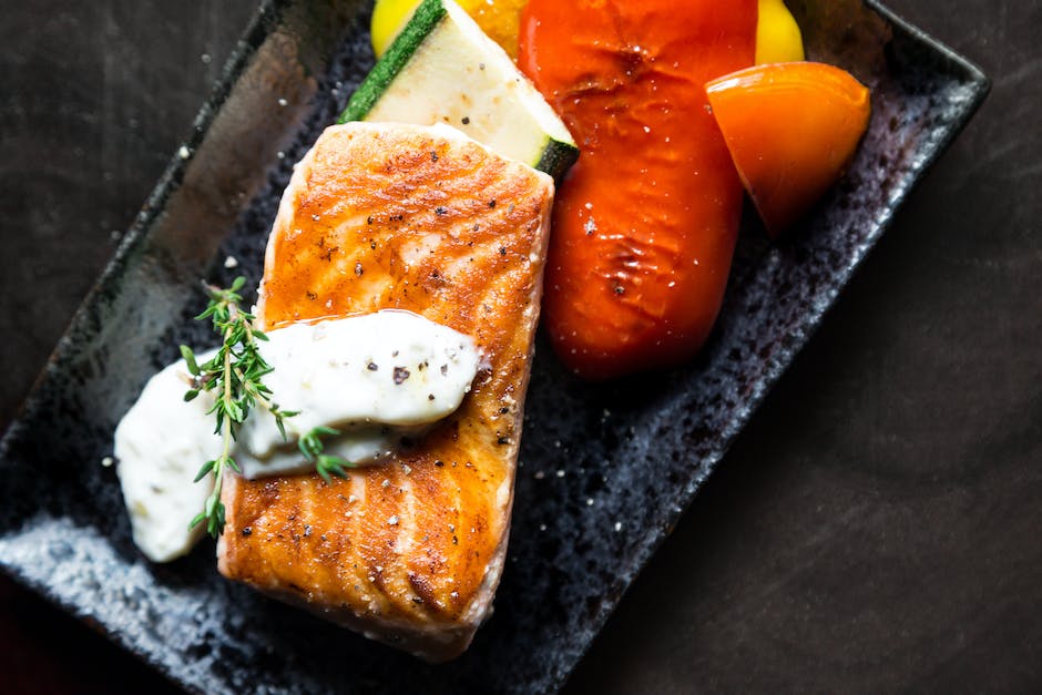 The current recommendation regarding fish oil for athletes remains the same for non-athletes: consume two servings of oily fish per week. That's as easy as a can of tuna for a lunch and a serving of salmon for one dinner per week. Open access
link.springer.com/article/10.100…