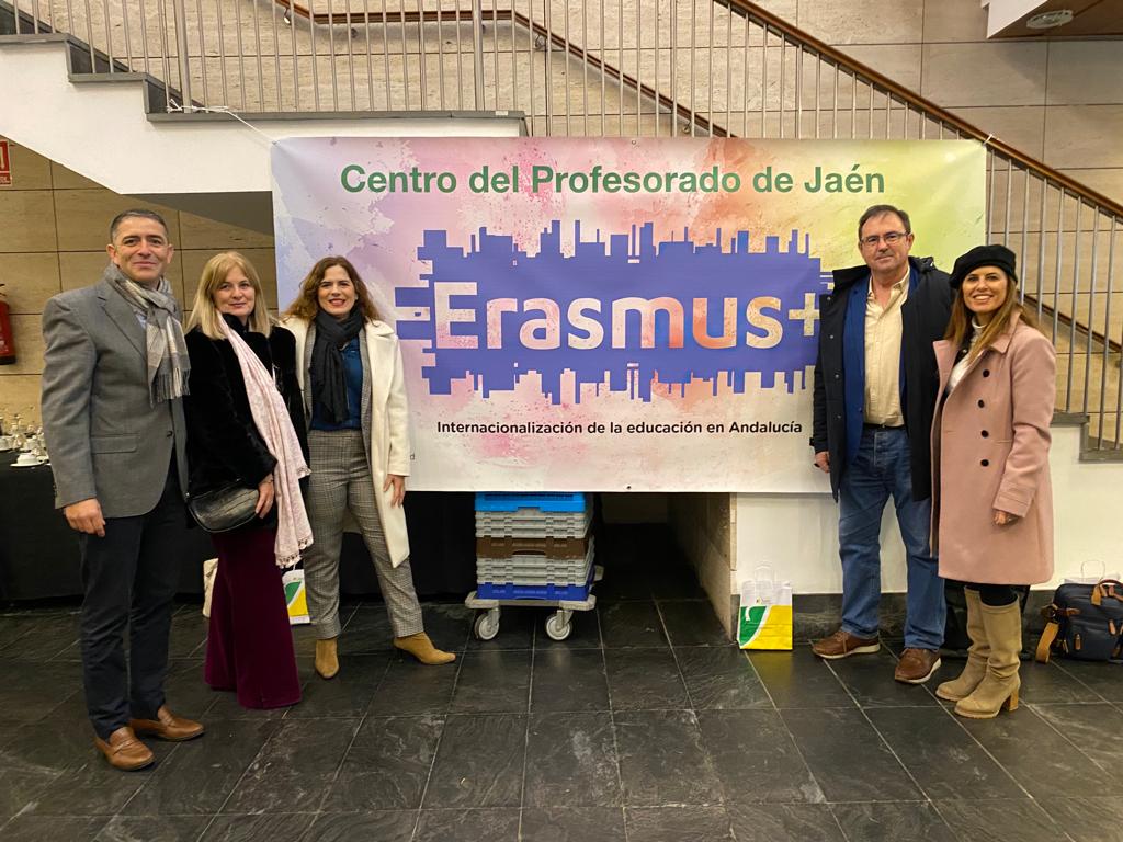 routrilla's tweet photo. El grupo motor #PdIE arranca la #jornada #JAEN con ilusión con @CEPJAEN1 #Erasmus+And @speiandalucia dando impulso a la #internacionalizacion @vegadeatarfe https://t.co/8xYTtD5CDr