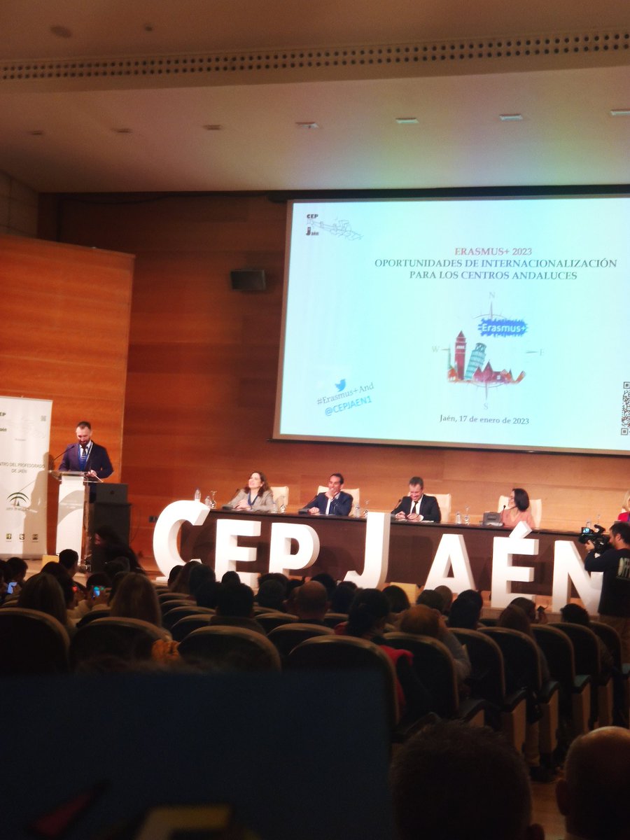 routrilla's tweet photo. El grupo motor #PdIE arranca la #jornada #JAEN con ilusión con @CEPJAEN1 #Erasmus+And @speiandalucia dando impulso a la #internacionalizacion @vegadeatarfe https://t.co/8xYTtD5CDr