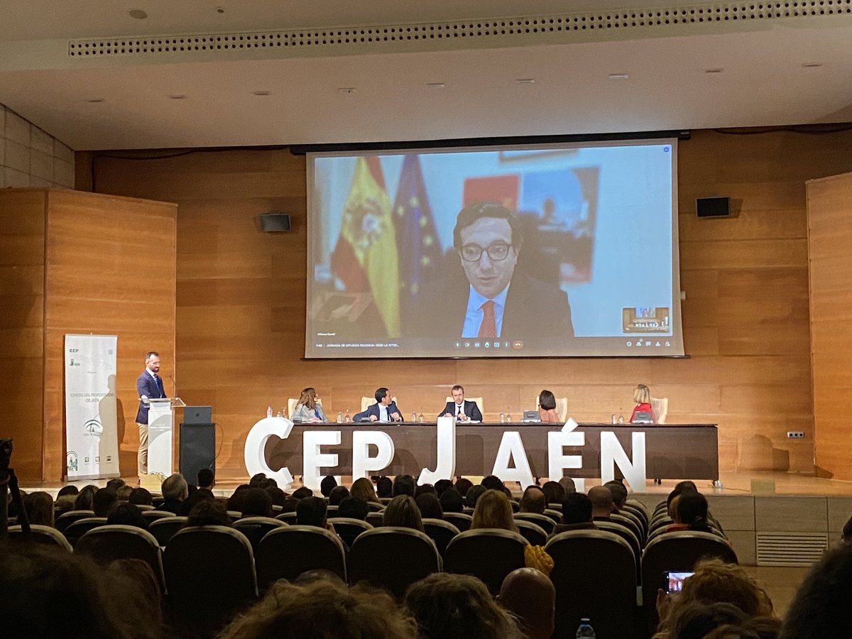 mgmmaths's tweet photo. Nuestro @IesTrassierra participa en las I jornadas difusión #Erasmus+And en Jaén @CEPJAEN un día completo con interesantes propuestas y experiencias #erasmusPlus35años @sepiegob Comenzamos https://t.co/NGR0LaAmcB
