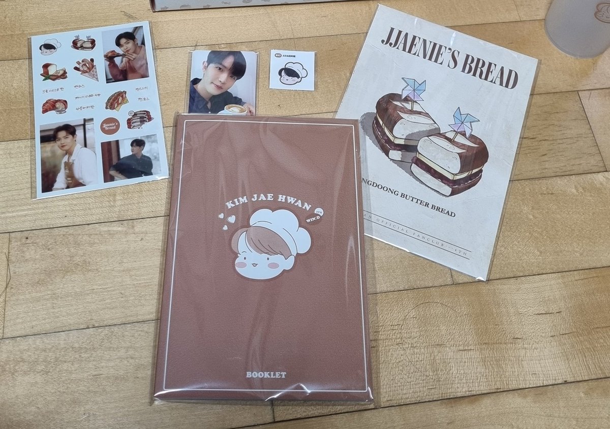 4기 키트 왔다!!! 상자부터 너무너무 귀여웠는데 안에 스티커랑 포카 보고 행복사 직전...
텀블러 너무 유용하게 쓸 것 같다🙊🙊🙊