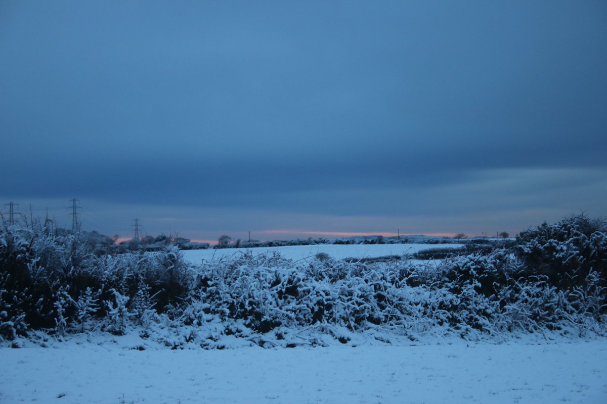 shreeve_jo's tweet photo. Magical view over Stithians this morning ❄️❄️☃️☃️
#Snowday #Cornwallsnow #Stithians #Snow #Cornwall https://t.co/eI4Mt0ZcdO