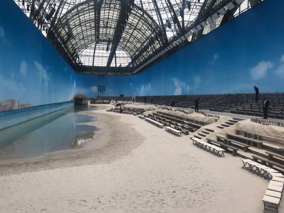 CES_AS's tweet photo. Depuis de nombreuses années, CES est présent pour les défilés à l'occasion de la Paris Fashion Week. Gradins, praticables, bancs de kermesse, tour de projection…
 #paris #scaffolders #scaffolding #scaffoldingservices #praticables #echafaudage #fashionweek  #fashionweekparis https://t.co/iUob2C6I2H