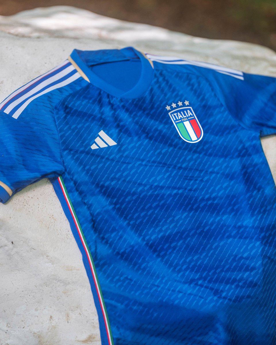 TennisITA_'s tweet photo. ⚡️Adidas X Italia | Voici les nouveaux maillots de la Nazionale Italiana. 🇮🇹

🤔 Vous préférez lequel ? https://t.co/8sLGS1eQpQ