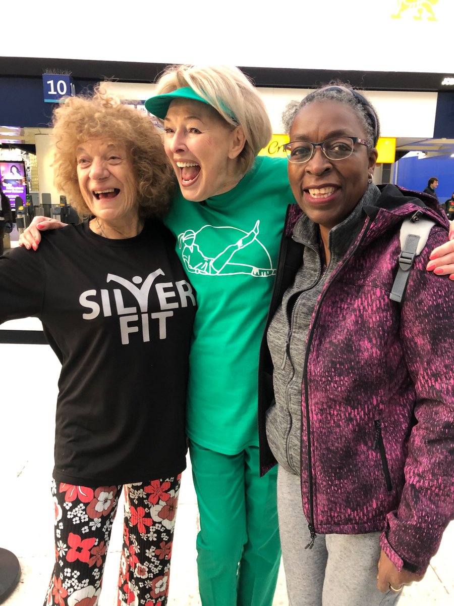 JayneMcCubbinTV's tweet photo. What a legend
Green Goddess stopped people in their tracks then & now, 40 years later on
Lovely recreating her 1st #BBCBreakfastTime broadcast @BBCBreakfast 💚💚💚💚 https://t.co/FmbbI3G9xt