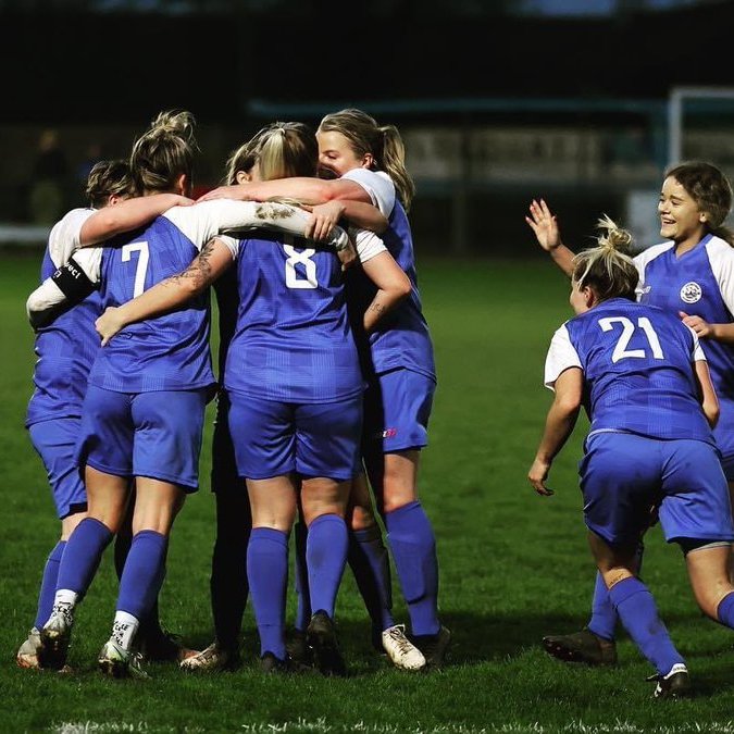 Go on, give your teammate a hug 🤗

#NationalHuggingDay  

📸 <a href="/ShorehamFCWomen/">Shoreham FC Women</a>