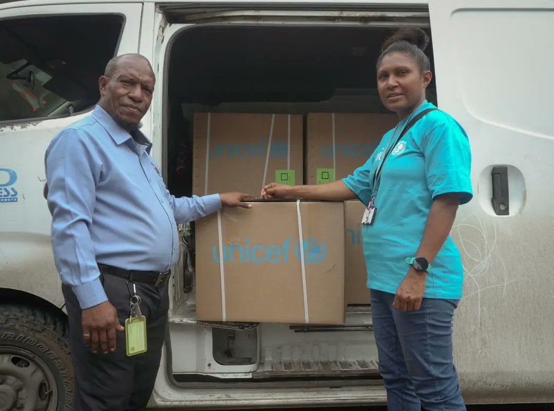 UNICEF_PNG's tweet photo. Up to 70, 000 people impacted by 2022 election-related violence in Enga, Southern Highlands, & Hela will benefit from health supplies supported by the #AustGovt and facilitated by @UNICEF_PNG. Special thanks to #Catholichealthservices for ensuring these reach those who them. https://t.co/WgCJp8v2yL