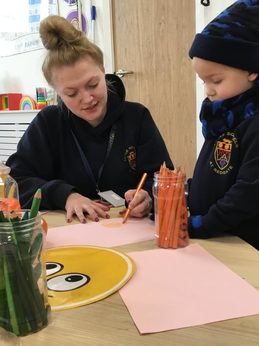 RedgateEY's tweet image. Using our noticing symbol to help with our observational fruit drawing! @janeconsidine #RCPART #RCPENGLISH