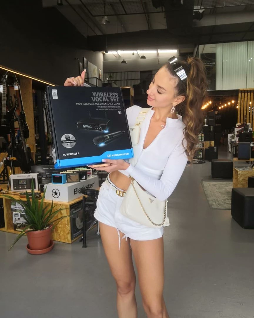 melodyhousemi's tweet image. #ɴᴇᴡɢᴇᴀʀᴅᴀʏ
All things Sennheiser 🔥🎤

@SennheiserME

Shop Online at Melody House 
melodyhousemi.com/brand/sennheis…

#sennheisermicrophones #wirelesssystem #newgearday #ngd #microphones #vocalist #vocalmicrophone #sennheiser  #neumannmicrophones  #inearmonitors #wirelessmicrophone