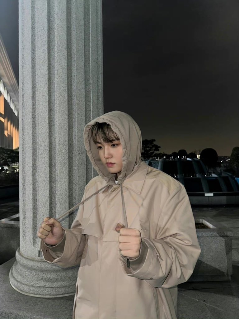 FmqfSJEaMAIIGbF?format=jpg&name=medium