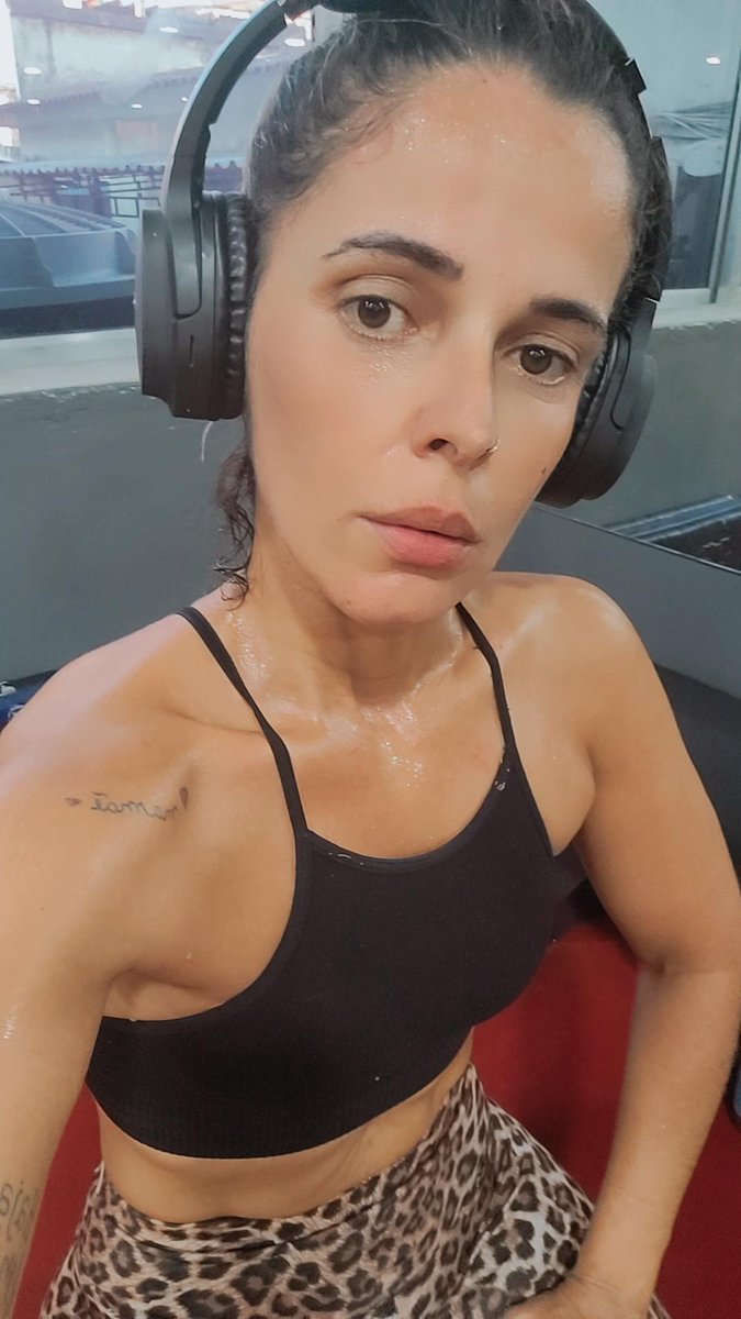 Gabrielaalice23's tweet photo. Já que é para suar... suemos!!!
#academia #mortaestou https://t.co/rWydXjtOno