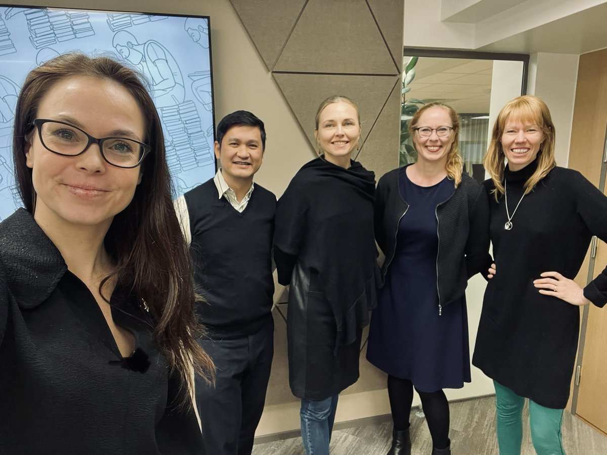 Päivän väriksi selkeä valinta, voiko laittaa sään piikkiin? Viikko käyntiin ajankohtaisteemoilla, kuten humanitäärisen työn vaikutuksilla ja tasa-arvoisemman digitalisaation kehityksen suuntaviivoilla.