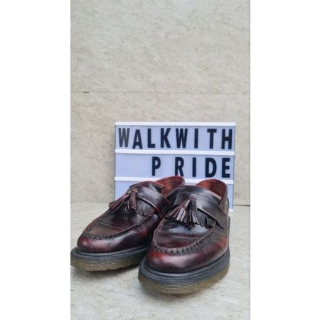 Saya menjual DR MARTENS ADRIAN ... seharga Rp1.050.000. Dapatkan di Shopee sekarang! shopee.co.id/julyariyani044… #ShopeeID
