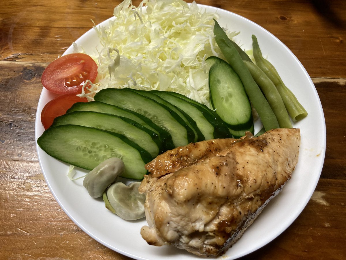 🍆1/15の食事🍽

昼
サラダチキン

夜
チキンソテー
ゆで卵

1674kcal

16時間ローファット43日目

まだサラダチキン買ってる人いる？
ジップロックと炊飯器さえあれば1時間でできちゃう！

素敵な毎日を🍀

#ダイエッターさんと繋がりたい
#ダイエット垢さんと繋がりたい