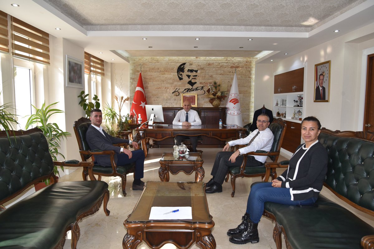 .<a href="/TCTarim/">T.C. Tarım ve Orman Bakanlığı</a> Tarım ve Orman Gençlik Konseyi üyesi örtü altı sebze üreticimiz Osman Ali TEKTİMOR İl Müdürümüz 
Gökhan Karaca'yı makamında ziyaret etti.
#GelecekTarımda

<a href="/VahitKirisci/">Prof.Dr.Vahit Kirişci</a> 
<a href="/ersinyazici1/">Ersin YAZICI</a> 
<a href="/gokhankaraca_/">Gökhan Karaca</a>