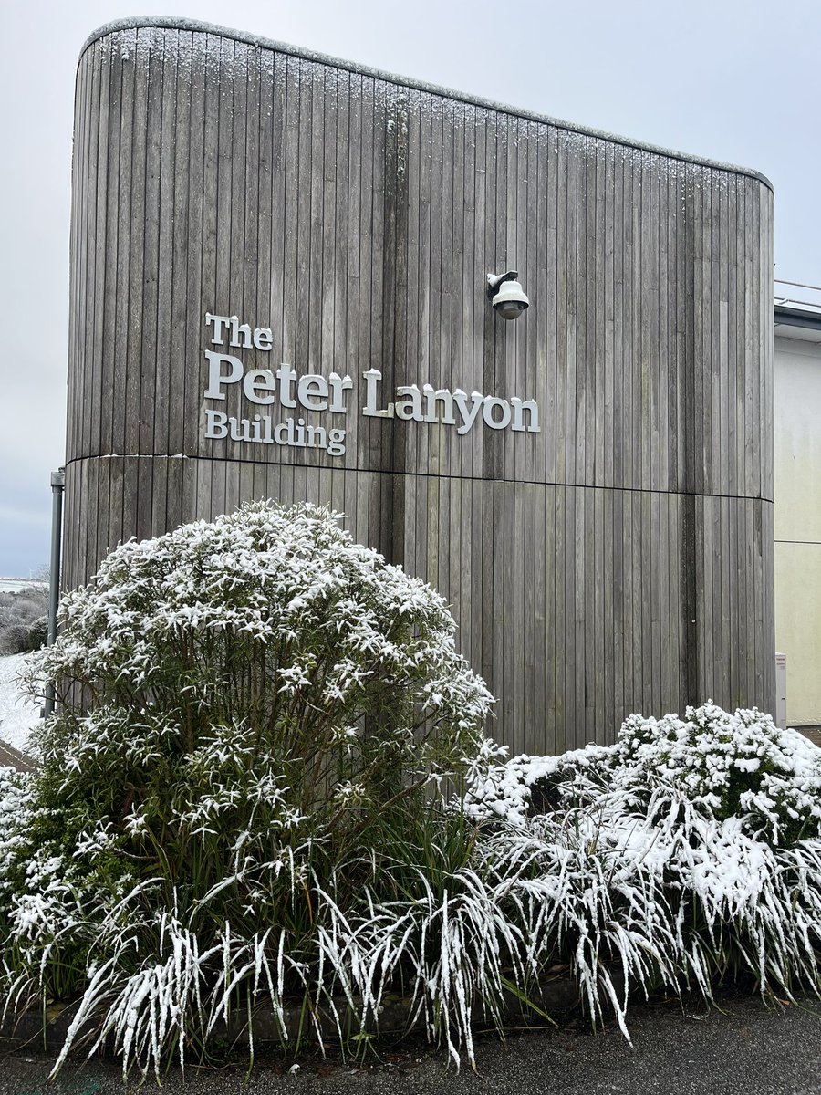 Peter Lanyon steadfast despite the snow

#LoveExeter
@UniofExeter
@UniExeCornwall