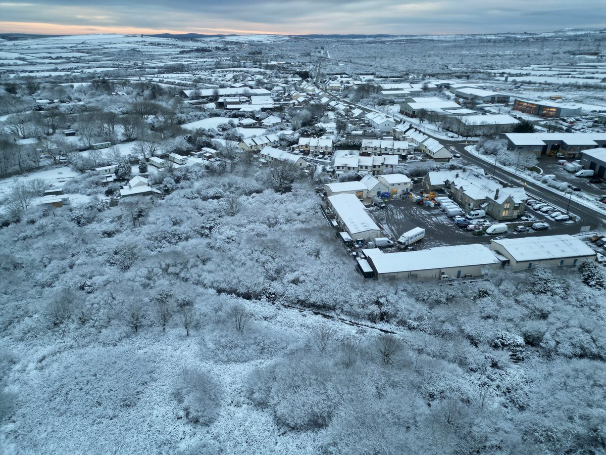 HitsCornwall's tweet photo. Look at these incredible scenes shared by Lee of Indian Queens this morning #CornwallSnow #UKSnow #Kernow https://t.co/Uv4TTBAPHL
