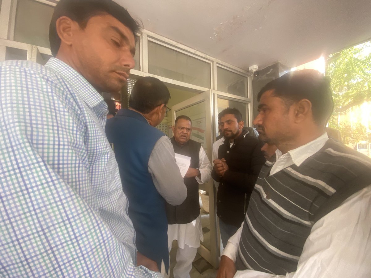 सर्किट हाऊस, हनुमानगढ़ में आये अनुसूचित जाति के लोगों के परिवादों पर संज्ञान लेकर संबंधित अधिकारियों को शीघ्रातिशीघ्र नियमानुसार कार्रवाई करने एवं तथ्यात्मक रिपोर्ट आयोग में भिजवाने हेतु निर्देशित किया है ⁦<a href="/ashokgehlot51/">Ashok Gehlot</a>⁩ ⁦<a href="/RahulGandhi/">Rahul Gandhi</a>⁩ ⁦<a href="/priyankagandhi/">Priyanka Gandhi Vadra</a>⁩ ⁦