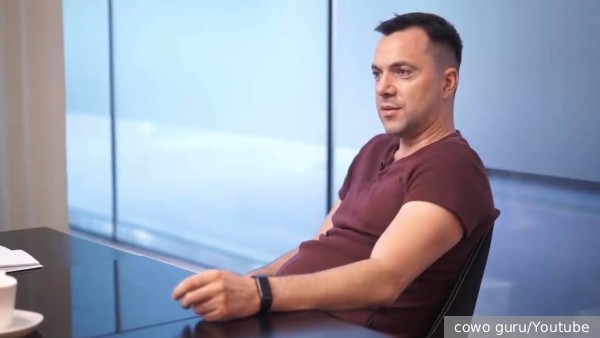 vzglyad's tweet photo. Арестович написал заявление об отставке https://t.co/Q01wtG3sk7 https://t.co/kX3OlnDDE6