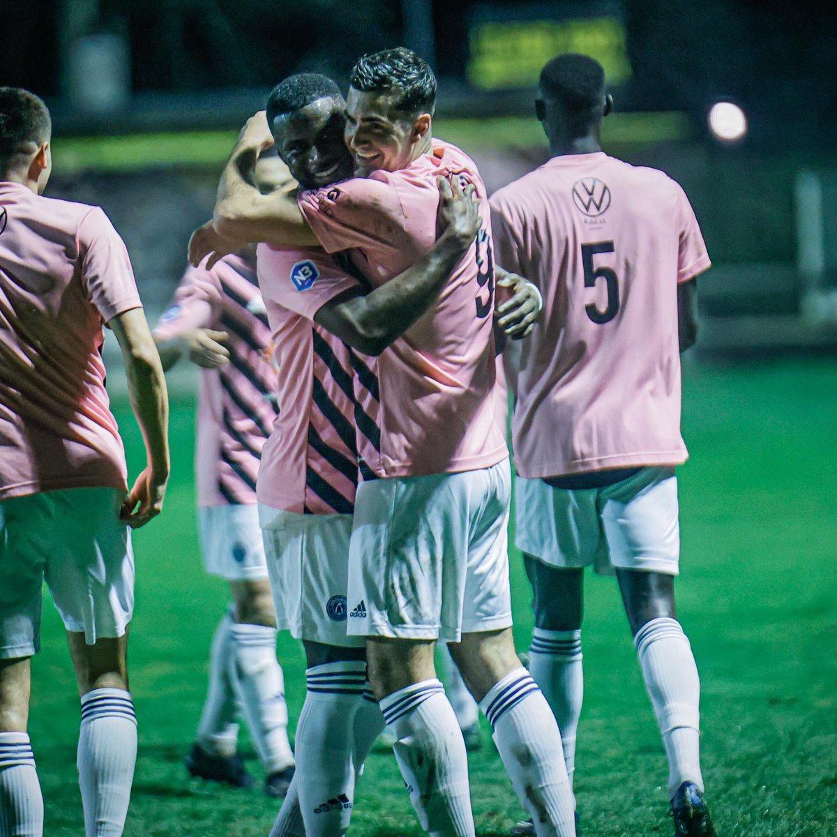 fc_libourne's tweet photo. Revivez en images la belle victoire de nos Pingouins 5-0 face au Stade Montois #libourne https://t.co/gkPOSwQi68