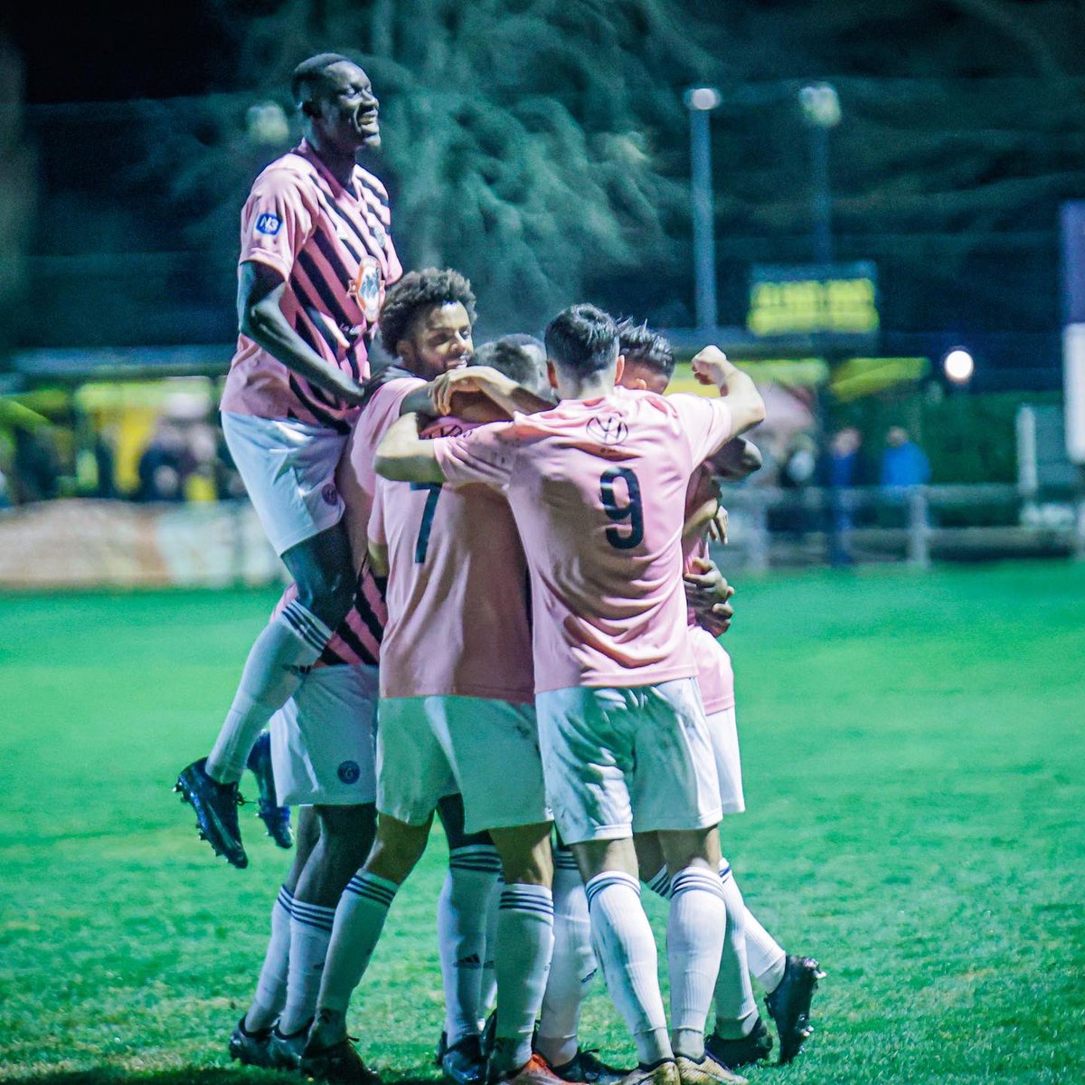 fc_libourne's tweet photo. Revivez en images la belle victoire de nos Pingouins 5-0 face au Stade Montois #libourne https://t.co/gkPOSwQi68