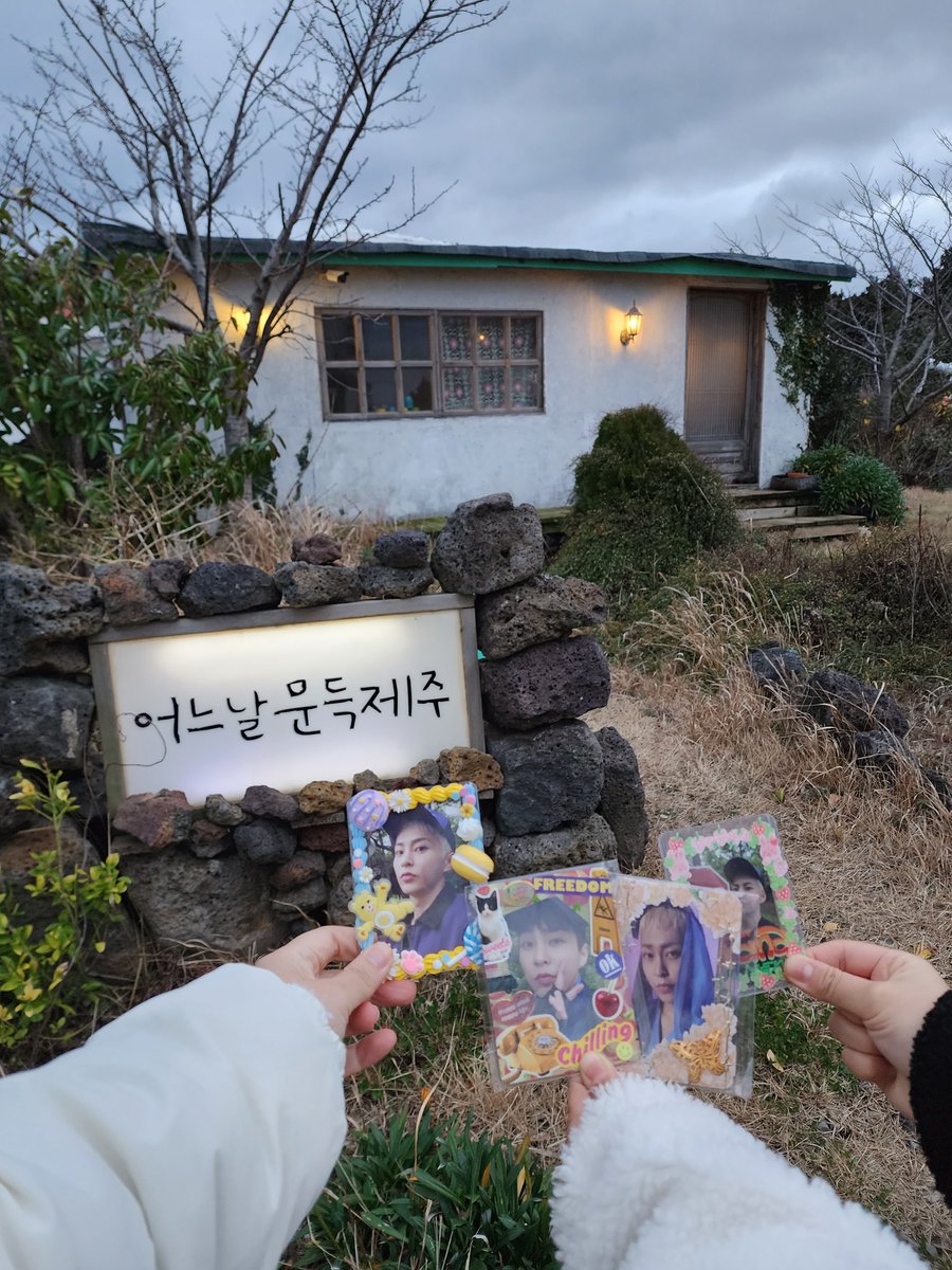 Xiutiful's tweet photo. 시우민 덕질 10주년 기념 제주여행 💙 https://t.co/NM0Dyi10Ao