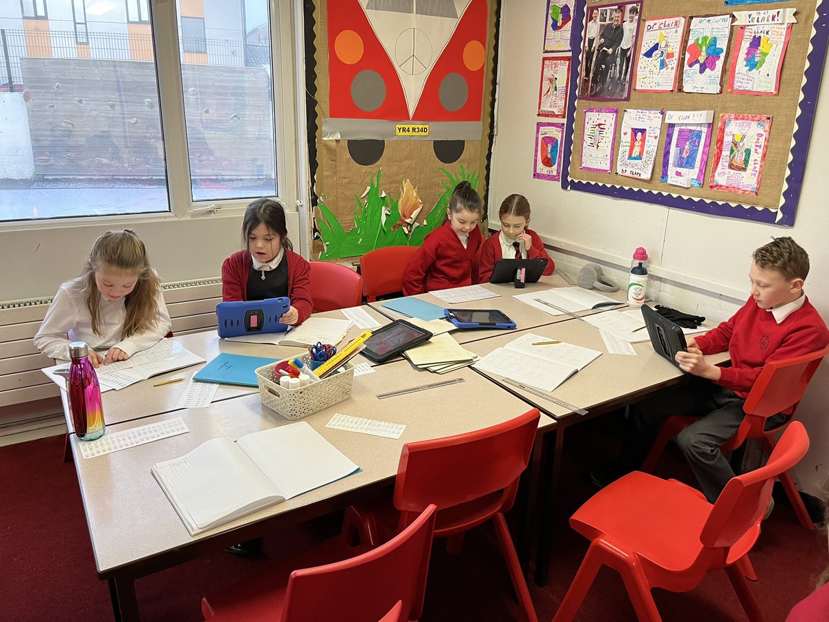 AshKnotty's tweet image. Year 4 always enjoy practising their timestables using blooket on a Tuesday morning! #mathmatical