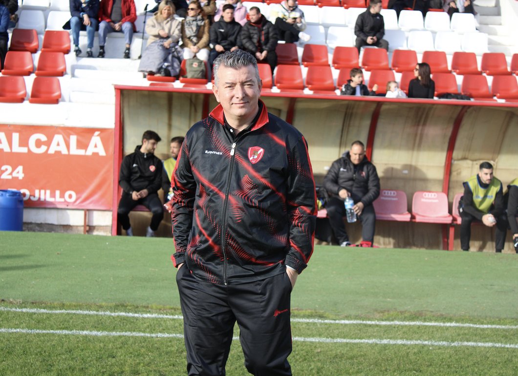 JAVI PÉREZ, ENTRENADOR DEL AFICIONADO "B"

El hasta ahora 2º entrenador del primer equipo, Javi Pérez, dirigirá la plantilla del Aficionado"B" como primer entrenador. 

Javi Pérez, técnico del club, tomará el mando del filal esta temporada 2022/23.

¡¡¡MUCHA SUERTE JAVI!!!
