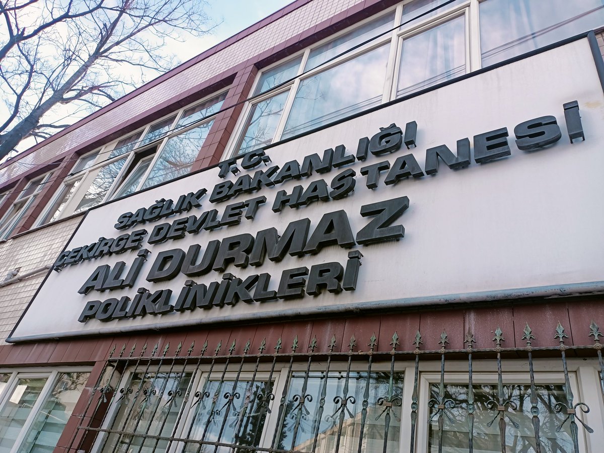 fuat_taylan's tweet photo. Hastahane güvenliğiniz berbat. Polislerle kavga ediyorlar, hastalarla kavga ediyorlar. Daha kötüye gitmeden. Acil önlem alın acil... @saglikbakanligi #cekirgedevlethastanesi
@tccbiko @Alinuraktas70 @bursabuyuksehir https://t.co/ehgNzyrqTO