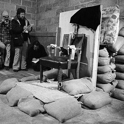On 17th January 1977, after 10 years. without the death penalty, Utah executed Gary Gilmore by firing squad at his own request. The two-time killer’s last words were “Let’s do it”.

#crime #crimepodcast #truecrime #truecrimediary #truecrimecommunity #truecrimeaddict #truecri…