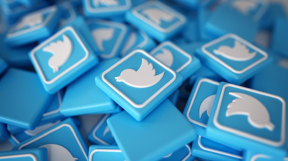 balembois_carla's tweet photo. #Twitter lance un fil d’actualité « For You » à la #TikTok : ce qui change 

👉 Recommandation de tweets, choisis par un #algorithme, de personnes que vous ne suivez pas

Disponible pour le moment sur #iOS et sur la version web

🔗 Via https://t.co/fxoYEmJoXa
#socialmedia https://t.co/uJngnpWKQw