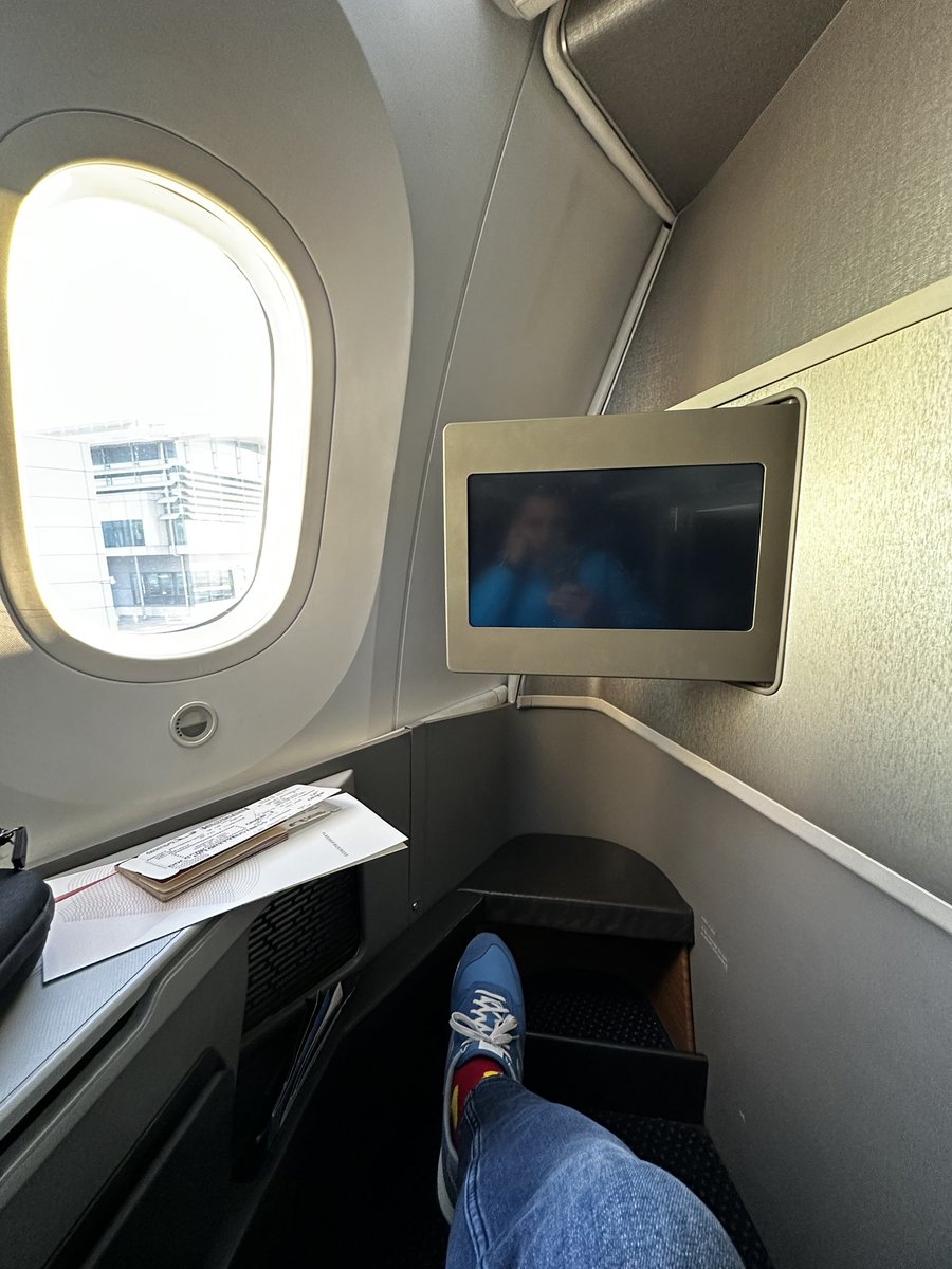 Alf_Ra's tweet photo. Ready!!! #holidays @AmericanAir https://t.co/fAehupHfBv