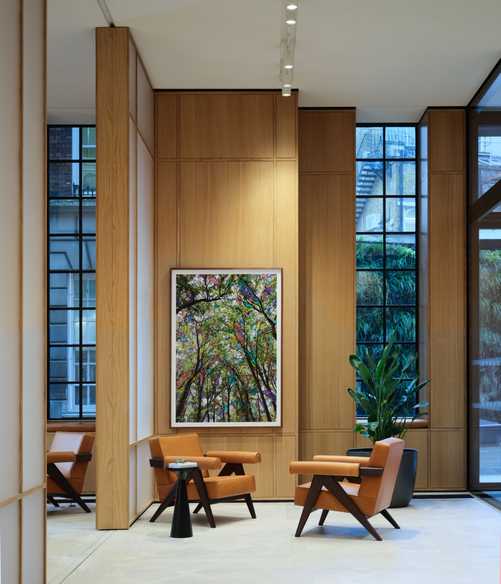 Designed by Fletcher Priest architects, the contemporary and welcoming lobby at One Hooper’s Court makes a memorable first impression for clients and guests.