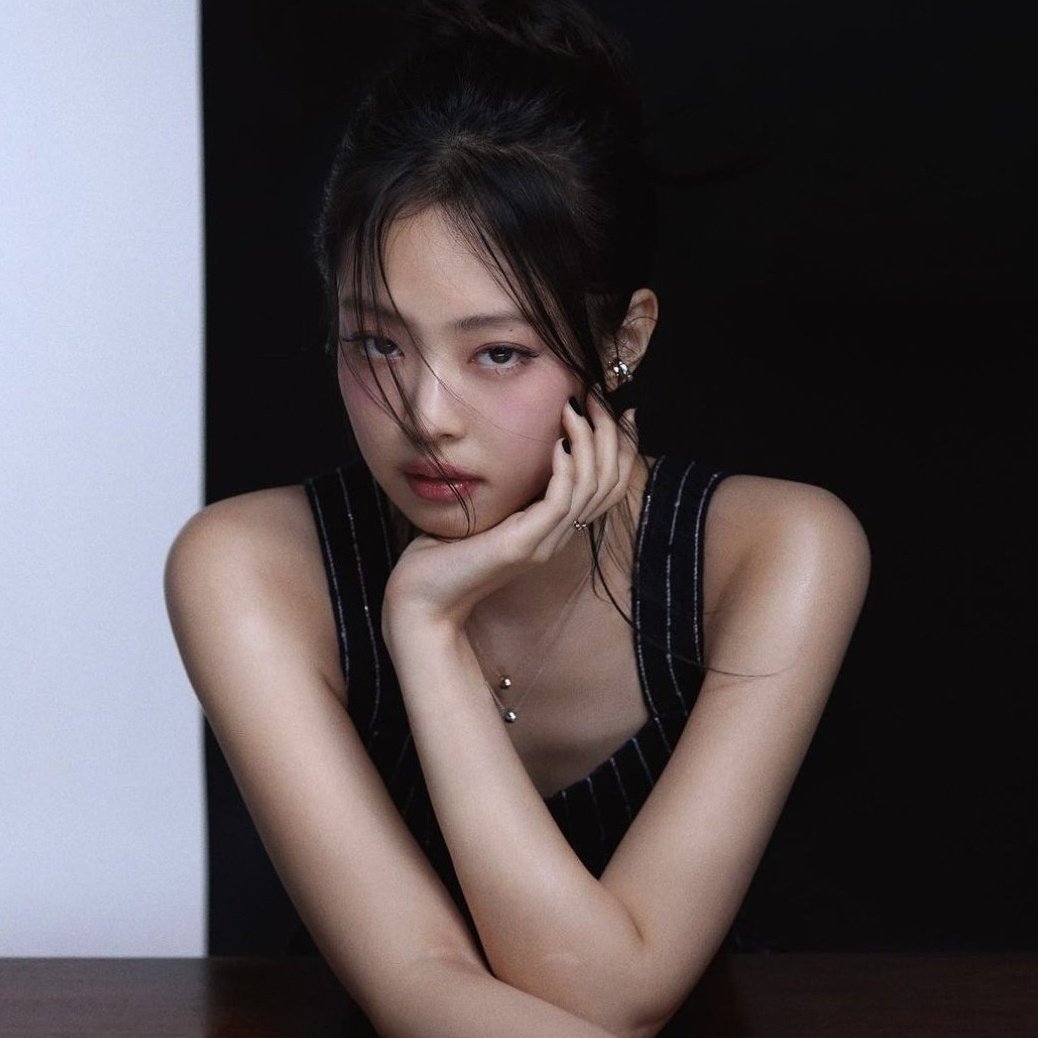 G0THRUBY's tweet photo. boss jennie kim https://t.co/tQp85a77cH