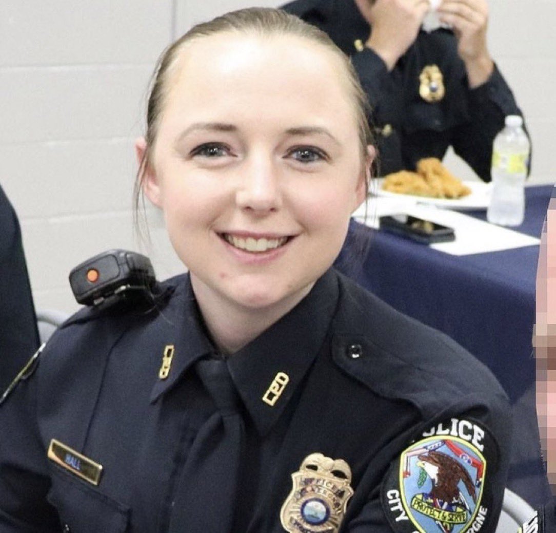 BProudPatriot's tweet photo. All 6 officers lost their jobs because they fucked her, this is proof that pussy is at an all time low. 😬 https://t.co/qVhzXqtqos