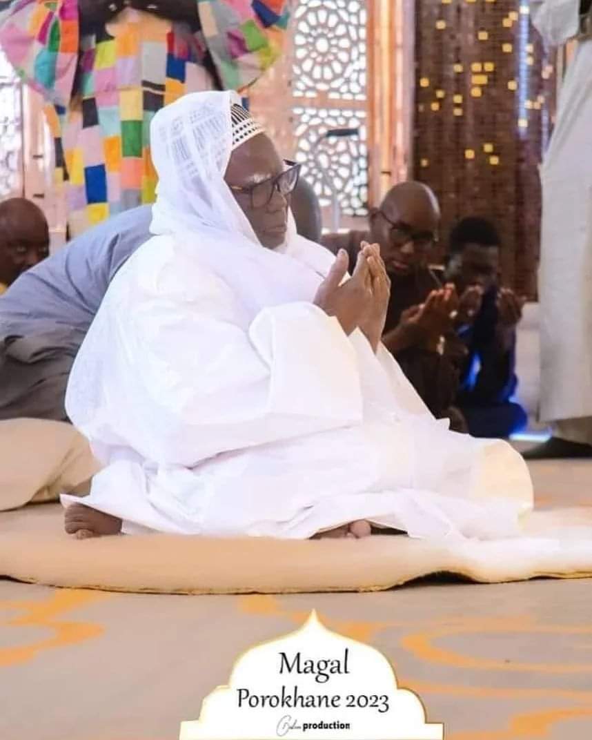 BeeDigital5's tweet photo. 《Accordes moi un repentir agréé, une place élevée, une femme vertueuse et pieuse Oh mon Dieu》
#Sindidi❤👌
#Cheikh Ahmadu Bamba❤ https://t.co/rxB3QCSygp