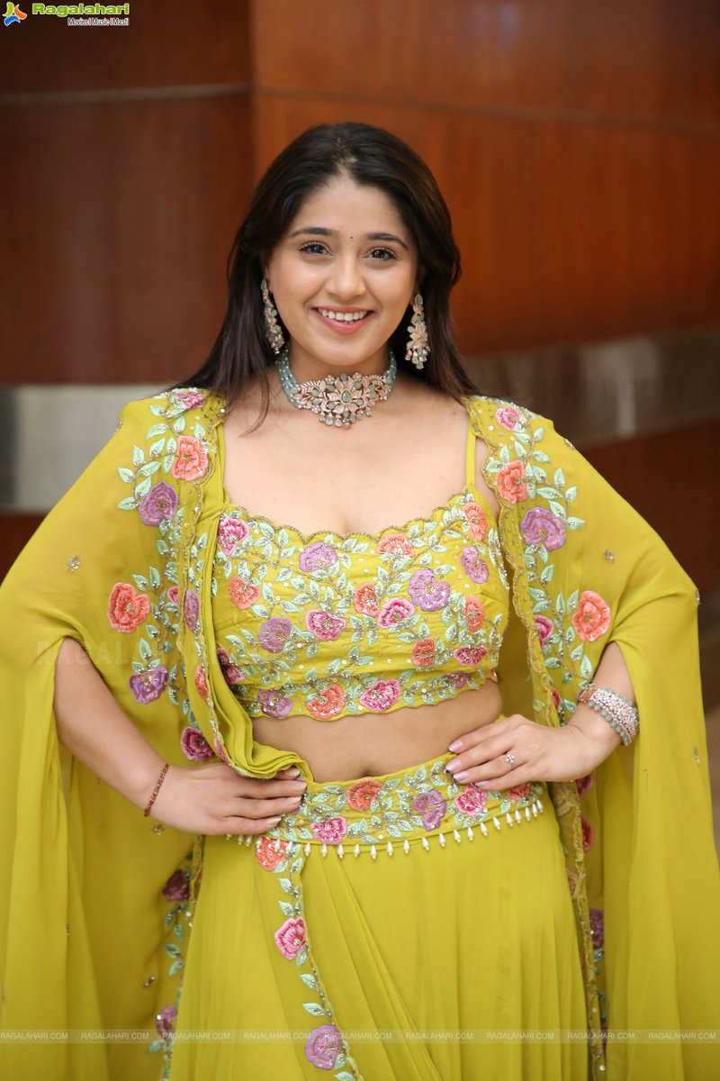 Ragalahariteam's tweet image. Chandni Bhagwanani Latest Photoshoot Stills

HD Photo Gallery - rglhri.in/3ITGFxp 

#Chandni #ChandniBhagwanani #Ragalahari #Traditional