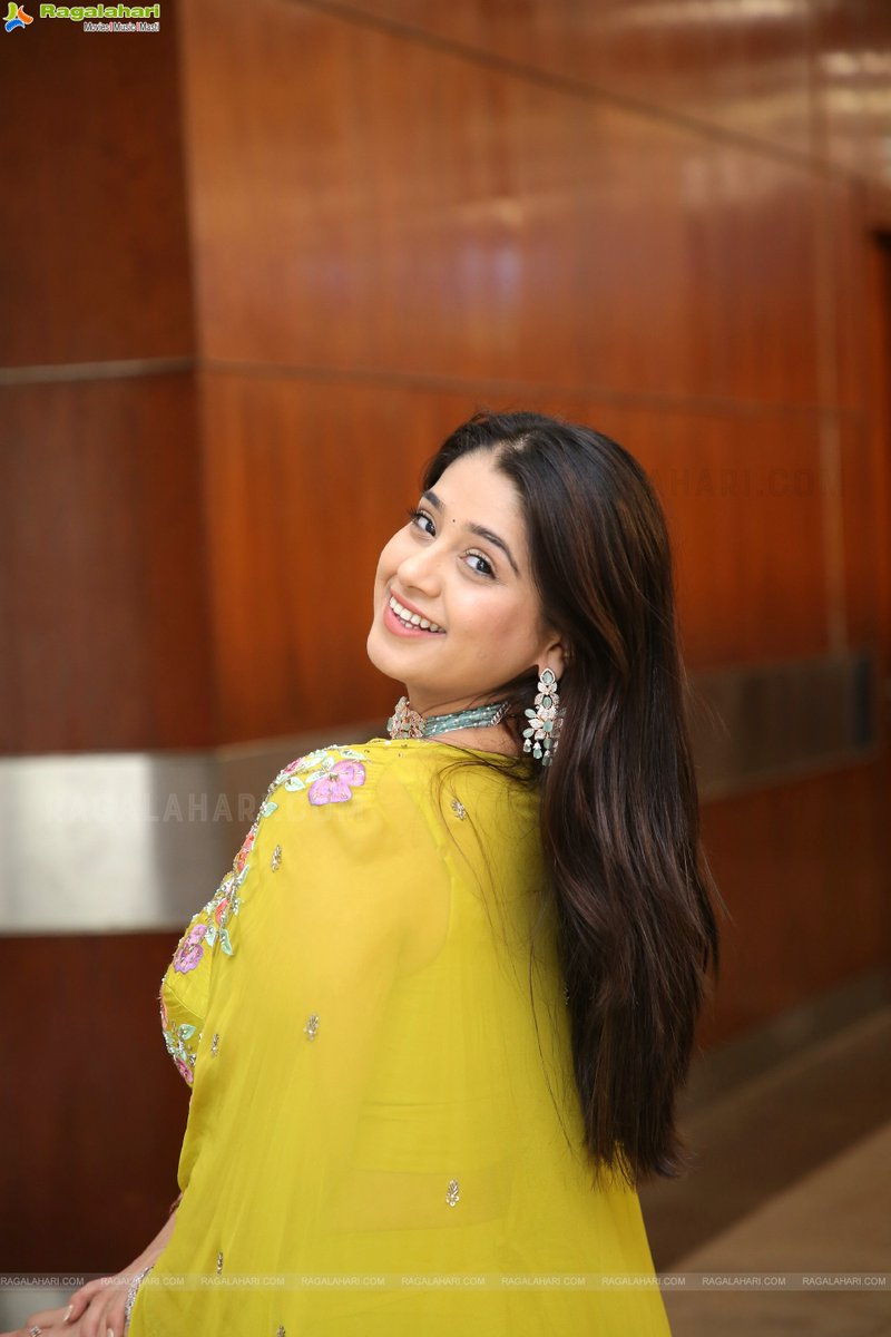 Ragalahariteam's tweet image. Chandni Bhagwanani Latest Photoshoot Stills

HD Photo Gallery - rglhri.in/3ITGFxp 

#Chandni #ChandniBhagwanani #Ragalahari #Traditional
